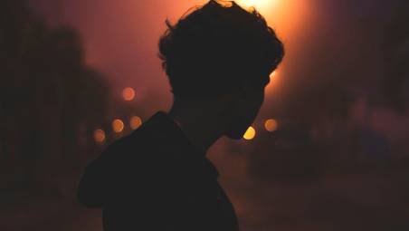 Il 21enne deve rispondere di plurimi episodi di violenza sessuale anche nei confronti di minori, produzione di materiale pedopornografico, violazione di provvedimenti restrittivi e spaccio di stupefacenti (archivio)