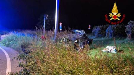 Forlì, incidente: si ribalta con l’auto nella notte, donna in gravi condizioni