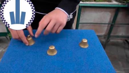 Rimini, cercavano turisti da spennare in strada col gioco delle tre campanelle: nove denunce