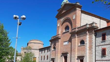 Verucchio. Auto dei fedeli multate durante la messa, scoppia la polemica