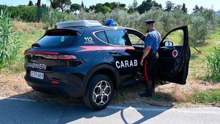 Forlì, caporalato e lavoro nei campi a 5 euro all’ora: i Carabinieri arrestano un imprenditore 28enne