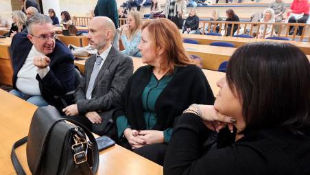 A sinistra, Giuliano Saponi oggi in aula (Migliorini)