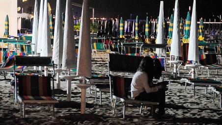 Rimini. Giovane turista violentata in spiaggia, ma il 21enne fermato nega le accuse