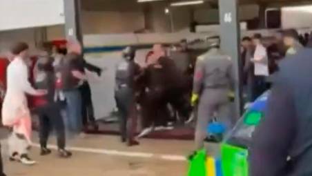 Auto, la gara di Misano e la rissa nei box. Frassineti: “Non si fa così”. Sospiri: “Niente paddock per certa gente” VIDEO