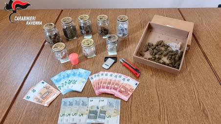 Fusignano, droga nascosta persino nel frigorifero: arrestato un 64enne