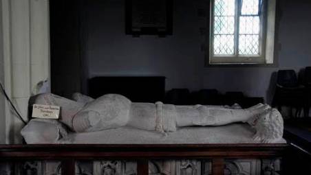 La tomba di John Thornbury, capo di mercenari presente all’eccidio a Cesena