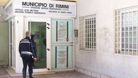 Rimini. Sfugge dal marito violento. “Ma senza residenza non ho diritti”