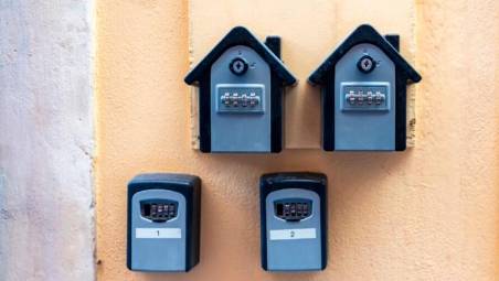 Affitti brevi, self check-in vietato e illegale ma in Romagna uno su tre ce l’ha