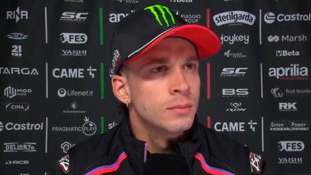 Bezzecchi penalizzato per aver causato la caduta di Marquez a Mandalika: doppio long lap penalty nel Gp d’Australia di domenica