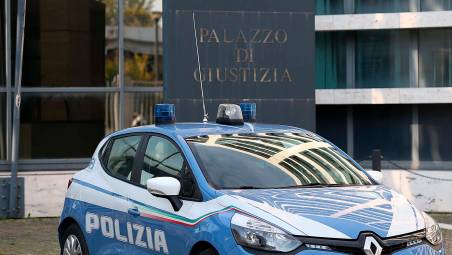 Rimini. In casa 200 grammi di cocaina, contanti e rilevatori di microspie: 56enne in manette