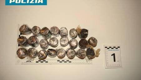 Forlì. In casa 1200 grammi di hashish e soldi falsi: arrestato