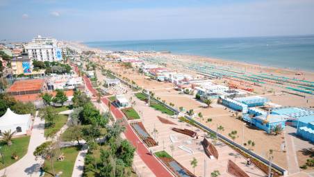 Spiagge, il Governo annuncia il bando tipo per le concessioni. Protesta l’Emilia-Romagna