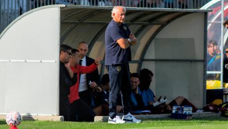 L’allenatore giallorosso Andrea Mandorlini scruta un futuro che si chiama Carpi (Fiorentini)