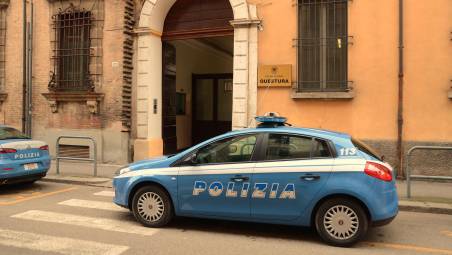 Forlì. Si presenta in Questura per l’obbligo di firma con la droga