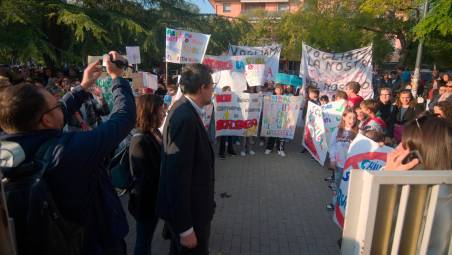 Il sindaco davanti al presidio (Foto e video Massimo Fiorentini)