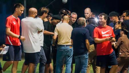 Ronaldinho all’anti-stadio con i tifosi giallorossi FOTO MASSIMO FIORENTINI
