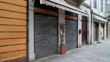 Forlì, colpo grosso all’oreficeria “Valpiani”