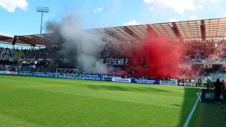 La curva Mare durante Cesena-Mantova della scorsa stagione