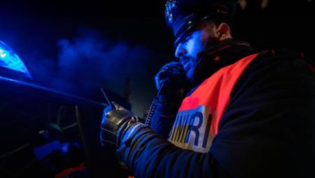 Meldola, va a comprare marijuana, gli rifilano della terra e va a protestare dai Carabinieri