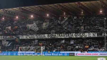 Come si presentava la curva Mare nella serata di Cesena-Modena dell’andata (foto Zanotti)
