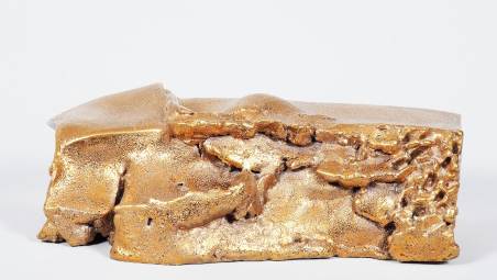 Carlo Zauli, Sfaldatura dorata (zolla), 1971, grès. Photo credit: Archivio Museo Carlo Zauli