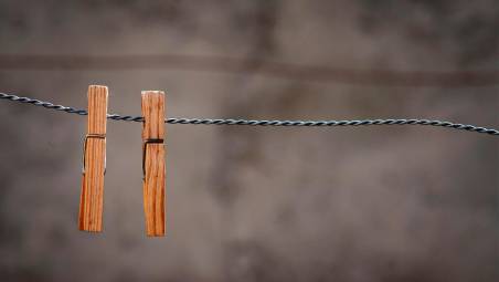 Fusignano, scopre che l’amante ha altre relazioni e incendia le lenzuola in giardino