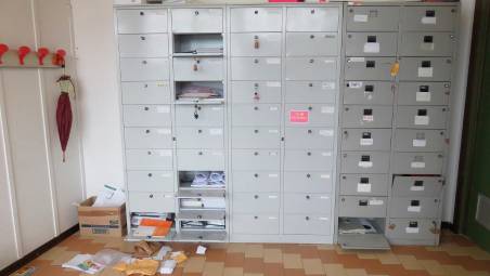 Vandali in una scuola riminese in un blitz di qualche anno fa