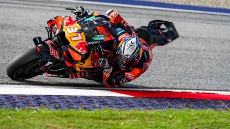 MotoGp, prima vittoria in carriera di Acosta con Bezzecchi sempre terzo