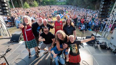 I Modena City Ramblers sul palco di Castel Raniero sabato pomeriggio