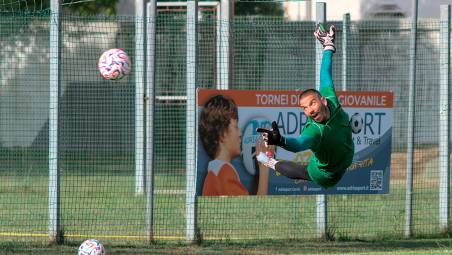 Il portiere ravennate Giacomo Venturi (foto MASSIMO FIORENTINI)