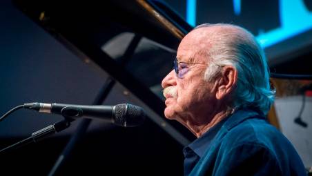 Addio a Gino Paoli, l’omaggio di Riccione: “Grazie per quella Notte Rosa con Ornella Vanoni”