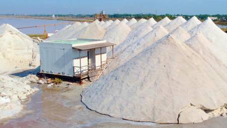 Le montagne di sale alle saline di Cervia