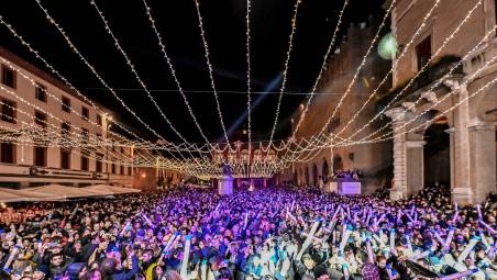 Rimini, un capodanno lungo 50 ore per festeggiare il 2026 con Bennato e Michielin