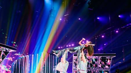 Eurovision, Senhit e Boy George non ce la fanno, ma la Stadthalle batte a ritmo le mani