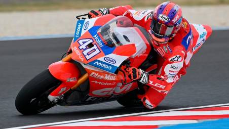 MotoE, Mattia Casadei vince una gara da romanzo