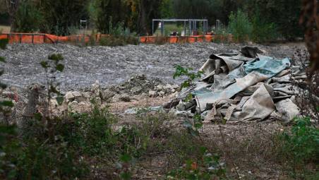 Il laghetto del parco Urbano danneggiato dall’alluvione del 2023 (foto Blaco)