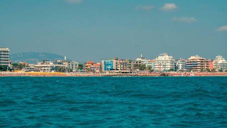 Riccione celebra la Bandiera Blu 2026: giovedì la cerimonia