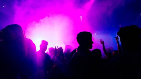 Rimini, cavi elettrici esposti e non protetti: chiusa una discoteca