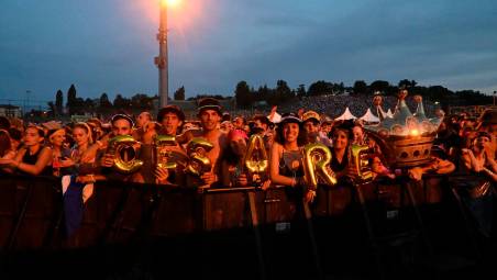 I fan di Cesare Cremonini a Imola nel concerto di quattro anni fa in autodromo