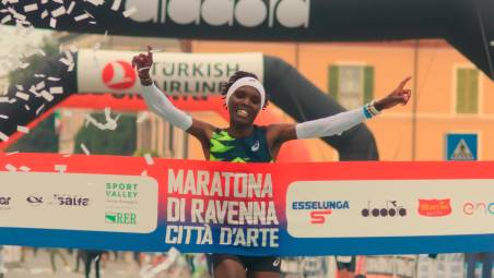 Maratona di Ravenna, Caroline Makandi Gitonga firma la Mezza femminile più veloce di sempre in Italia