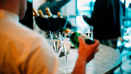 Forlì-Cesena, controlli a bar e ristoranti, 8 lavoratori su 13 erano in nero: due attività sospese e multe per oltre 20mila euro