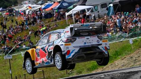 San Marino, lancia petardi al Rally Legend, spettatori feriti: arrestato un 18enne