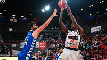 Nelle ultime quattro gare Stephens ha viaggiato a 2.7 rimbalzi difensivi di media contro i 6.1 precedenti foto blaco