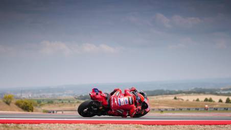 MotoGp, Marc Marquez vince la Sprint, doppietta Gresini sul podio con Alex Marquez e Aldeguer