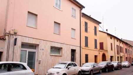 Tragedia a Lugo, madre e figlio trovati morti in casa dopo giorni