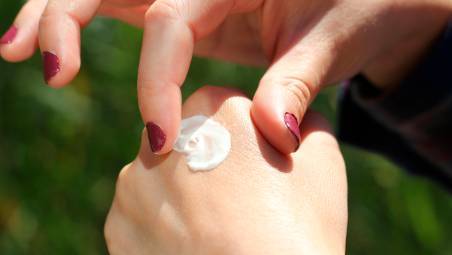 Skincare Scandinava: Con Vessi alla Scoperta del Fascino Globale dell’Approccio Nordico