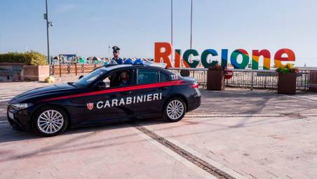 Riccione, spaccia cocaina sul lungomare: 24enne arrestato