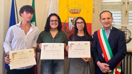 I tre giovani premiati dal sindaco di Meldola