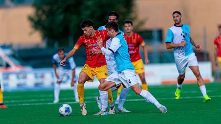 Alessandro Tosi in azione contro la Recanatese (foto MAZZOTTA)