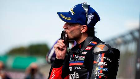 MotoGp: trionfa Fernandez su Martin, eroico podio per Bezzecchi